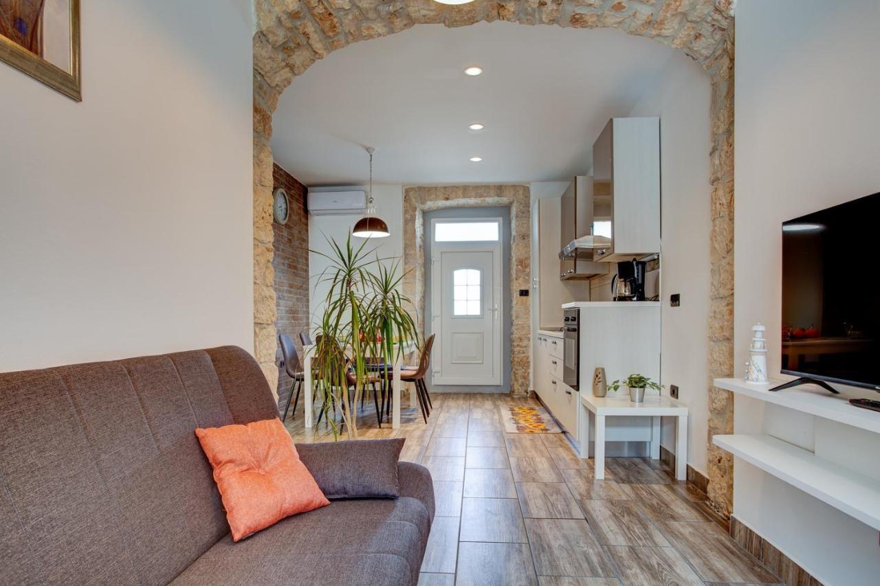 Apartment Laura With Terrace Vodnjan Exterior foto