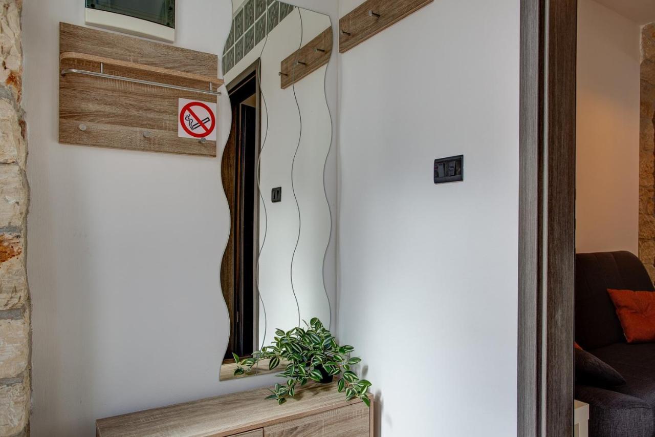 Apartment Laura With Terrace Vodnjan Exterior foto
