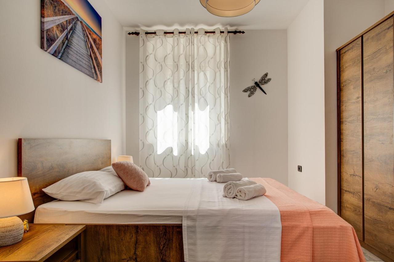 Apartment Laura With Terrace Vodnjan Exterior foto